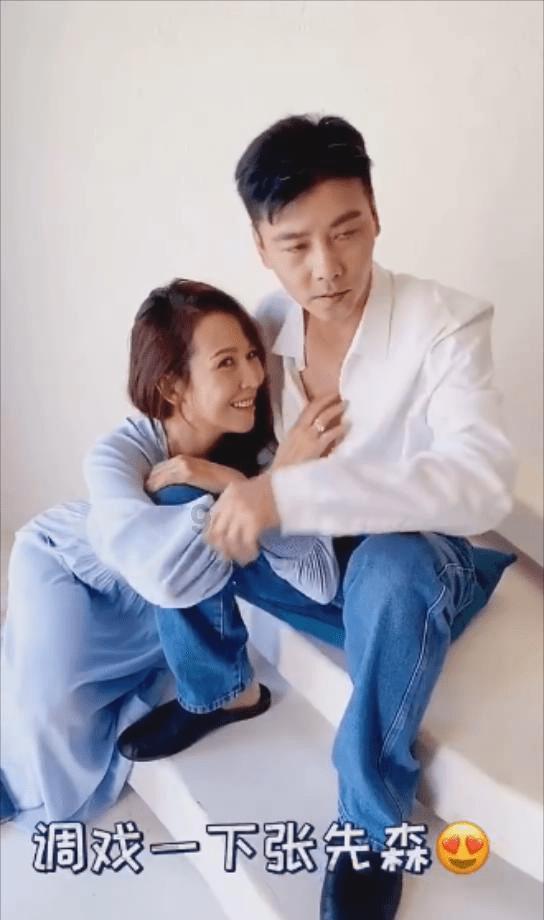 无袖挂脖衫搭配包臀裙，轻松拥有女神范儿，这么精致妩媚的穿搭你喜欢吗？游戏画面